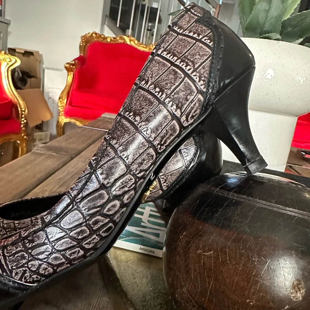 Prada two tone kitten heel - Picture 8 of 12